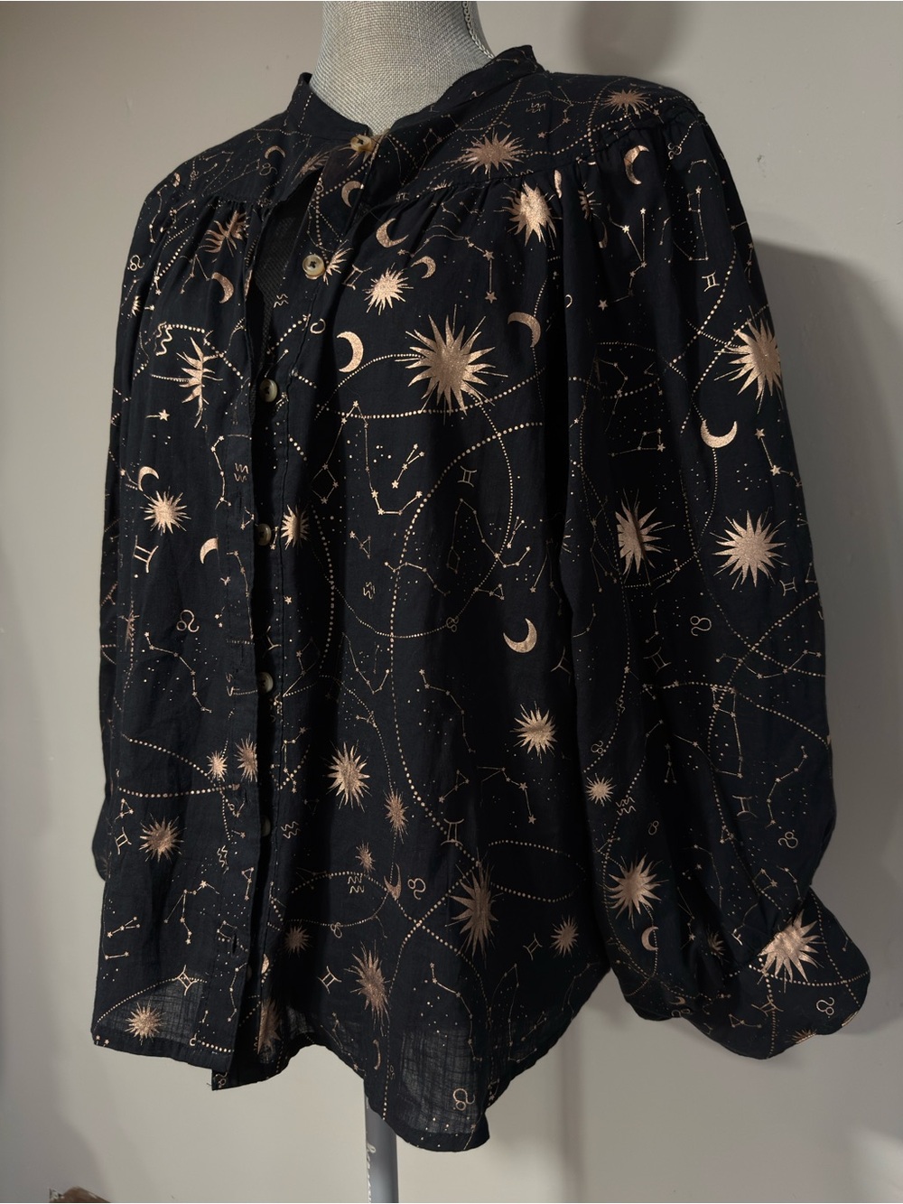 Mauve By Anthropology Black Celestial Print Button-Front Women's Blouse - Picture 3 of 6